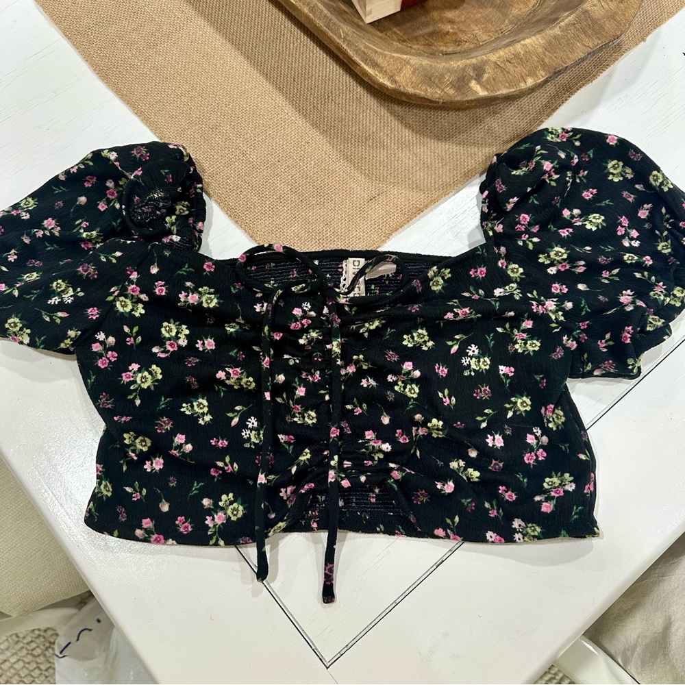 H&M Divided Sz M Black Floral Puff Sleeve Crop Blouse Cottagecore Summer